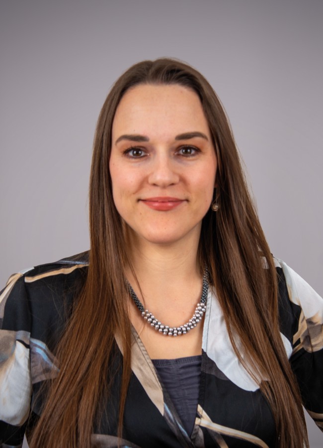 schmidli-larissa-web